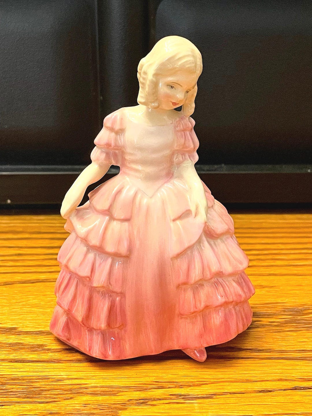 ロイヤルドルトンの人形 ボーンチャイナ製 ヒラリーまたは、スイート