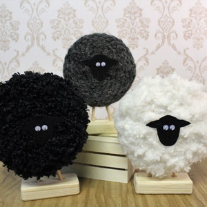 Knitted Farmhouse Sheep Home Décor
