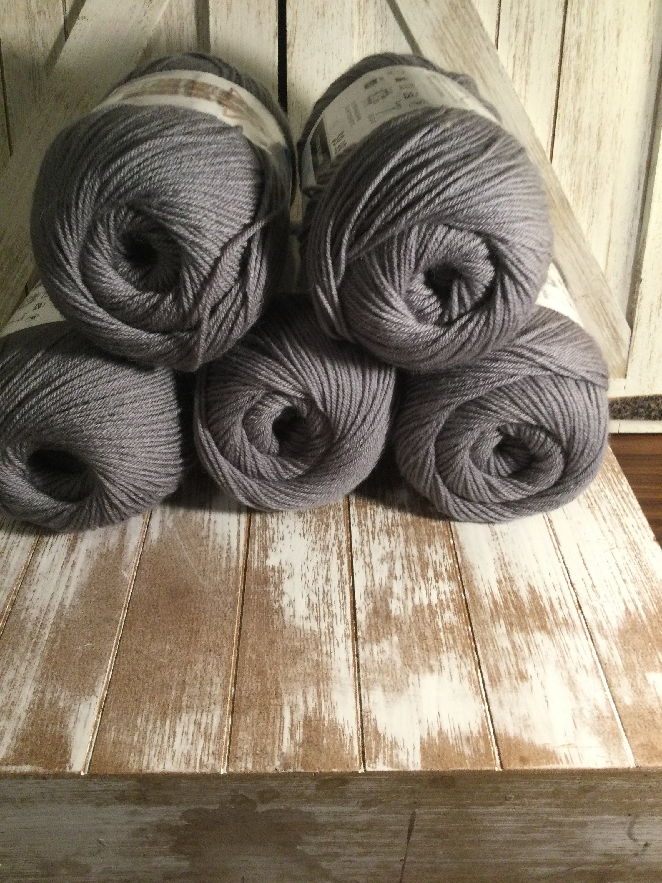 Lot of 5 Loops & Threads Chunky Boho Acrylic Yarn 31 yd Black Velvet #012  Gray