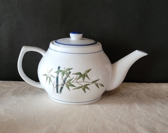 Vintage Porcelain Teapot Chinese/Japanese White Teapot with Bamboo With Lid Vintage Kitchen Decor Table Decor