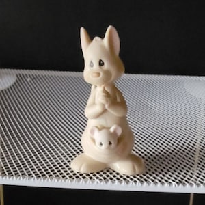 Vintage Enesco &quot;Hello World&quot; 1988 Porcelain Kangaroo W/ Baby in Pouch Figurine Made in Taiwan