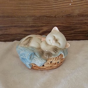 Vintage Avon 1983 Pomander Cat Sleeping Kitten in Basket Porcelain Sachet Cat Napper