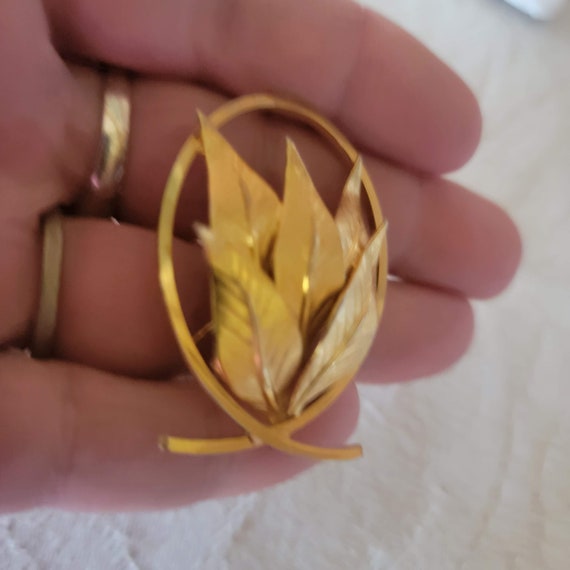 Five Leaf Brooch, Gold Tone Leaf Brooch, Vintage … - image 9