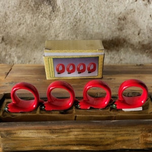 Red Chili Pepper Napkin Ring Holders Conjunto de cerámica de cuatro Vintage 2003 Designspirations Decoración de mesa única Country Home Decor Caja original