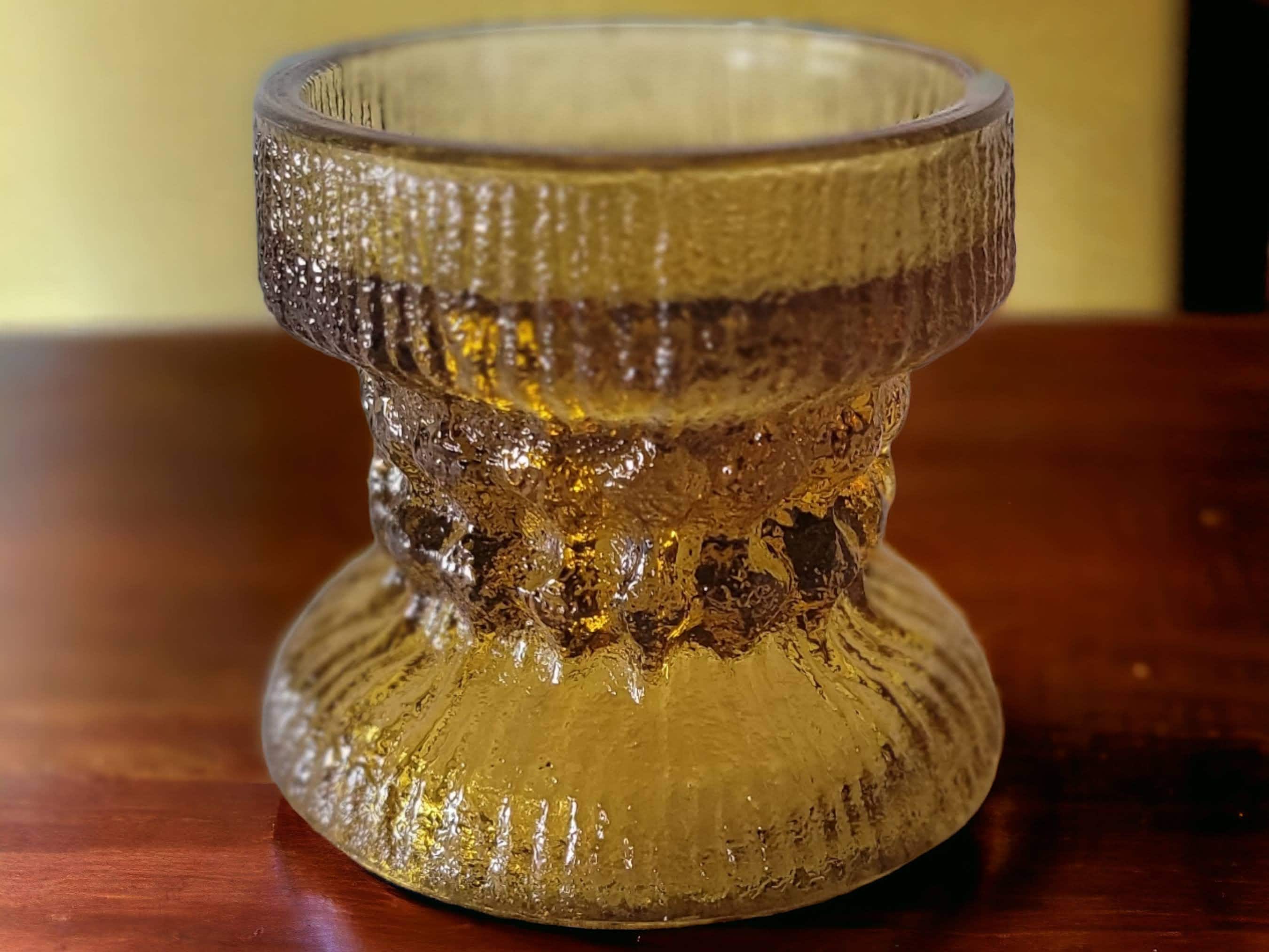 Bernsteinfarbener Kerzenhalter-Glas texturiert, doppelseitig, um Kerzen in mehreren Größen zu halten Vintage einzigartiges Sammlerstück farbiges Glas-Tischdekor