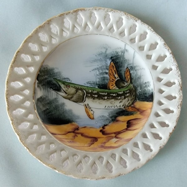 Small Fish Porcelain Plate Fish Swimming in River Lake Lattice Vintage Collector White With Gold Accents Interior Decor Decorative Aquatic