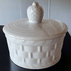 McCoy Round Strawberry Country Dinnerware Butter Bowl Crock White With Lid Basket Weave Design Margarine Container Slight Blue Tint USA
