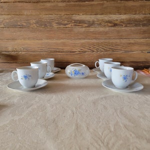 Bohemia Made in Czechoslovakia, Bohemia Ceramic Works in Neurohlau, Bohemia Czechoslovakia 1922-1943 Set of 6 Cups and Saucers and Sugar Jar