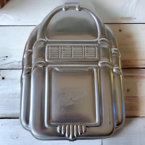 1983 Wilton Juke Box Cake Pan Radio Baking Pan Cake Mold Aluminum Kitchen Made in Korea Birthday Party Music Lovers