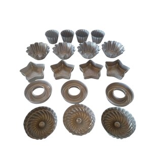 Vintage Aluminum Jello Molds or Small Baking Pans Lot of 18 Silver Toned Single Serve Five Different Designs Candy Molds Unique Kitchen Pans