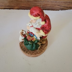 Handcrafted HandPainted Brinn&#39;s 1992 Santa/Christmas Collectible Figurine &quot;A Merry Farewell&quot; Santa Going Down Chimney Original Box