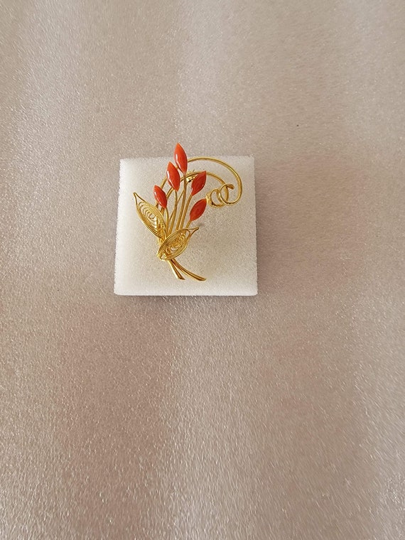 Red Gold Toned Floral Leaf Brooch Pin Wire Unique… - image 2