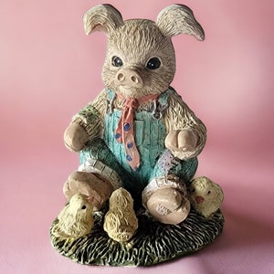Albert Price Products Pig Rabbit Sitting on Ground With Chicks Figurine Hybrid Statue Vintage Collectible Anthropomorphic Resin Unique