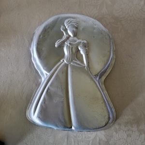 Wilton Dreamtime Princess Barbie Cake Pan Aluminum Baking Pan Metal Mold #2105-8900 Vintage 2000 Used Condition Birthday Party