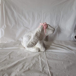 Conejito blanco de papel maché, conejito de Pascua Papel maché, Conejito de Pascua maché de papel vintage, Conejito blanco, Estatua de conejito maché de papel único