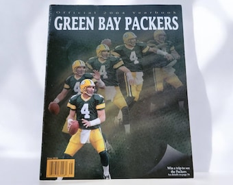 Official 2004 Yearbook Green Bay Packers Brett Favre Vintage NFL Football Memorabilia Collectible Sports Magazine 132 Pages Paperback