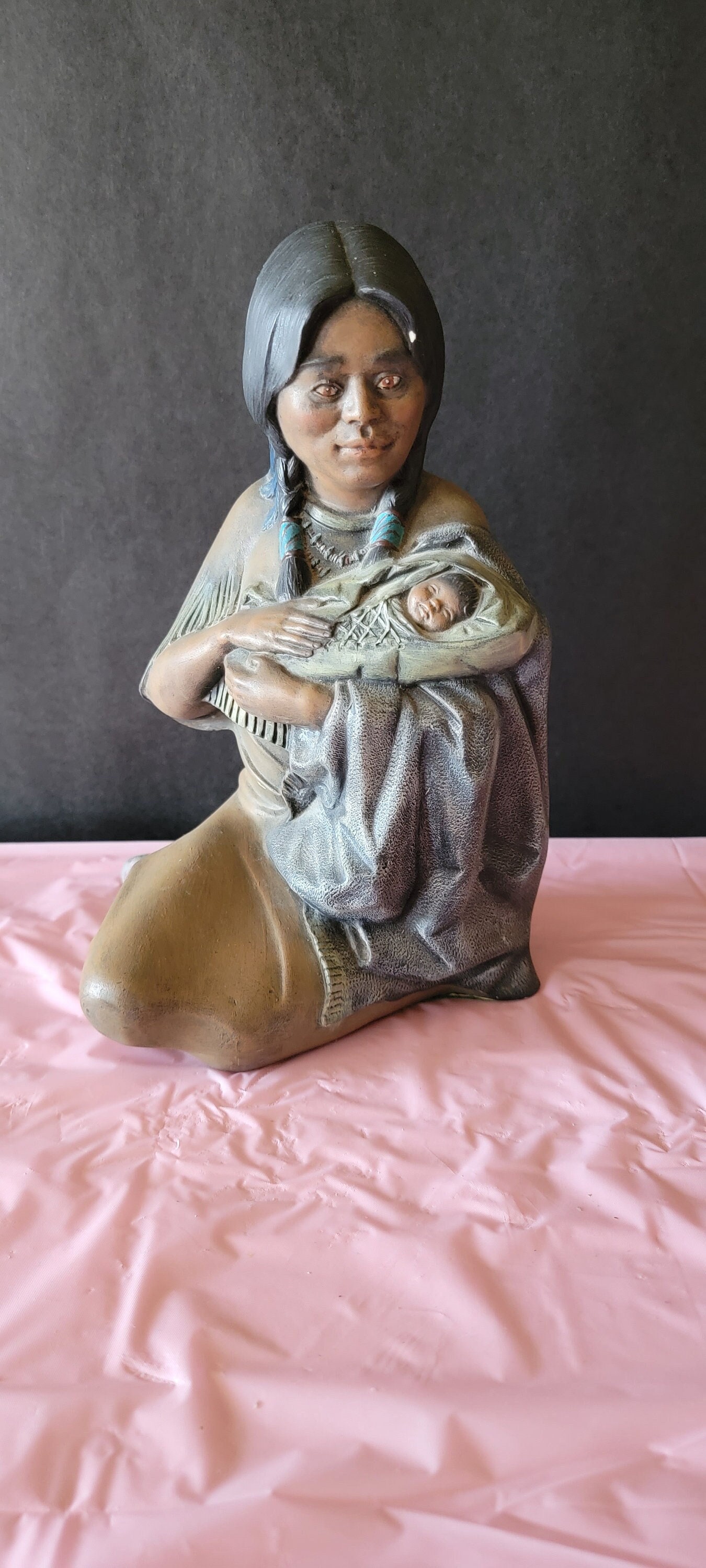 60's〜70's BIG ネイティブアメリカン　インディアン親子の置物アリゾナ Vintage Ceramic Native American Woman Holding Baby Collectible