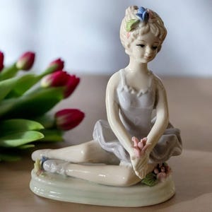 Porcelain Ballerina Figurine Holding Flowers Vintage Soft Pastel Colors Glazed Collectible Small Statue Pretty Dancer Shelf/Interior Decor