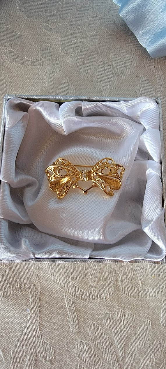 Vintage Gold Toned Bow Brooch/Pin Vintage Costume 