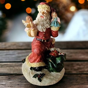 Brinn&#39;s Santa Claus Figurine Resin Santa Holding Doll and Angel Vintage Collectible Small Statue Christmas Holiday Decor 4.25&quot; Tall