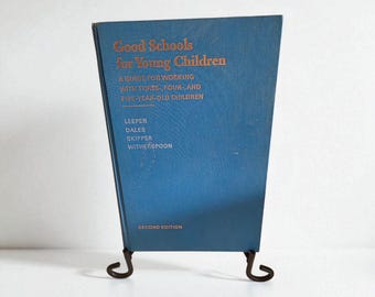 Dobre szkoły dla Twoich dzieci. Poradnik dla osób pracujących z dziećmi trzy-, cztero- i pięcioletnimi. Wydanie drugie. Trzecie wydanie. 1968. Oprawa twarda.
