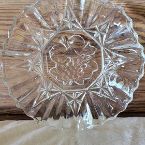 Vintage Federal Glass Pioneer Clear Glass Ruffled Edges Fruit in Center Bowl 8 inches