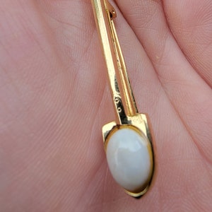 Mother of Pearl Brooch Pin Vintage Costume Jewelry