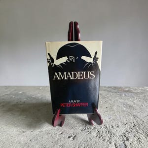 Amadeus, en pjäs av Peter Shaffer, 1981 års bokklubbsutgåva, inbunden med omslag