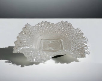 Vintage Indiana Glass Decorative Dish with Ruffled Edge Vintage Indiana Glass Decorative Dish with Ruffled Edge