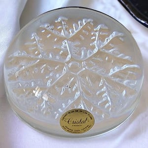 Vintage Cristal France Snowflake Paperweight Clear Glass Round 24% Genuine Lead Crystal Etched Unique Christmas/Winter Office Desk Decor