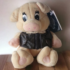 1999 Harley-Davidson Bean Bag Plush Boot Hill Bob Pig Wearing Logo Jacket 5&quot; Collectible Motorcycle Tag Attached