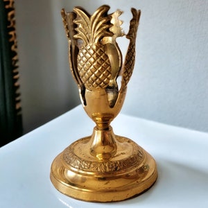 Einzigartiger Messing-Ananas-Kerzenhalter auf rundem Stand / Basis Sammlerstück aus massivem Messing Vintage-Wohnkultur-Tischdekor
