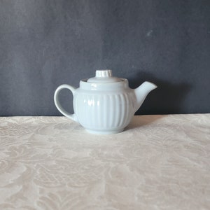 Vintage groene Celadon glazuur theepot Aardewerk Theepot Mid Century Modern 16 oz