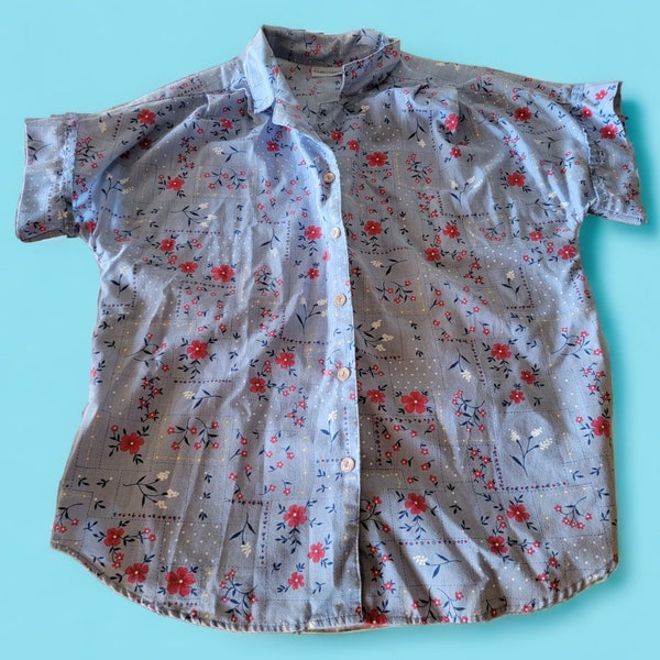 Vintage Cabin Creek Ladies Size Medium Blue With Red Flowers Button Up Short Sleeve Shirt 55% Cotton 45 Percent Polyster Made in the USA