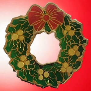 SWIB Christmas Wreath Lapel Hat Pin Vintage Green and Red Bow Enamel Brooch Tie Tack Gold Toned Made in Taiwan Vintage Costume Jewelry