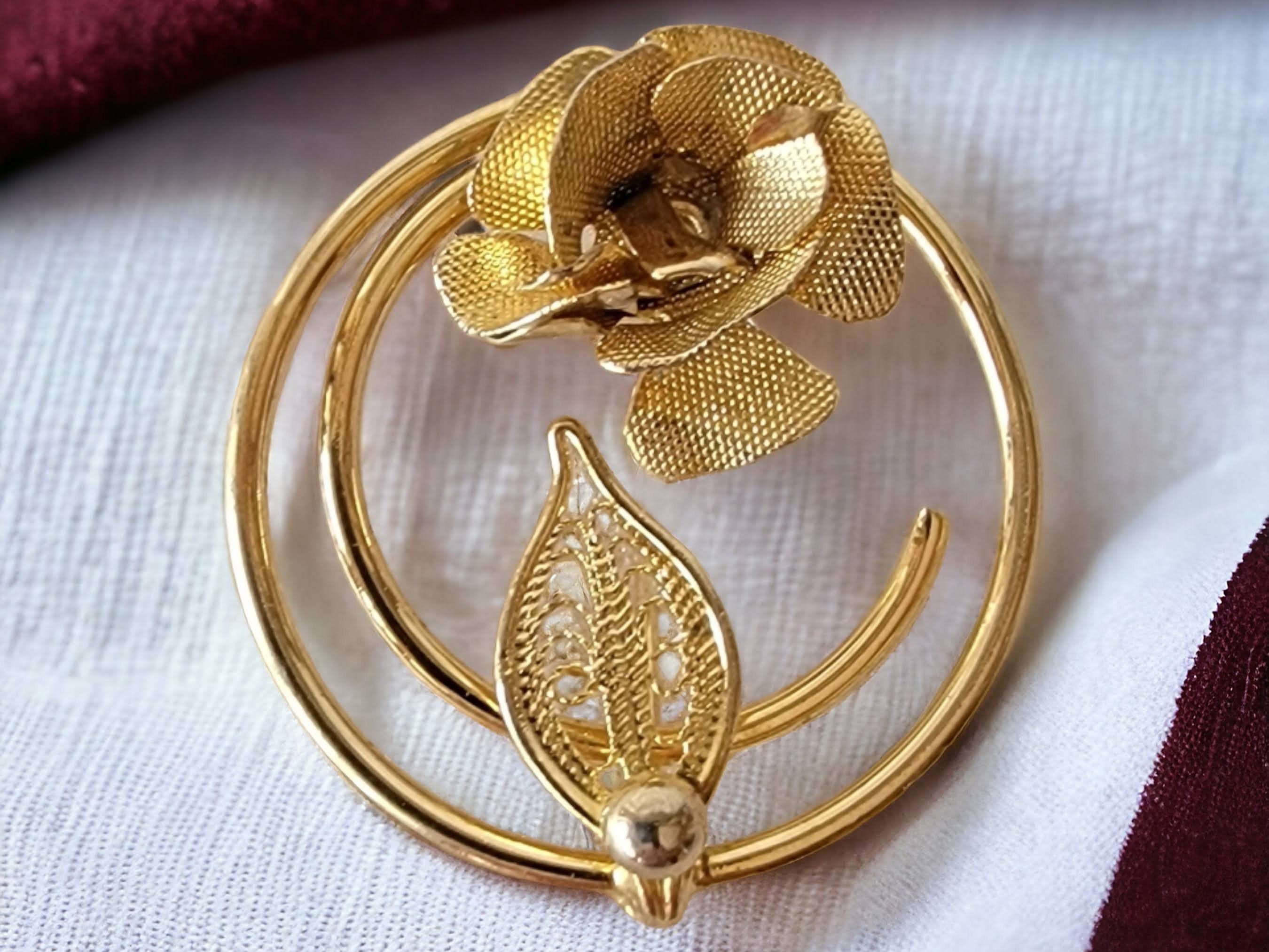 Sarah Coventry Rose Circle Brooch Gold Toned Flower Pin Filigree Leaf  Signed Vintage Costume Fashion Jewelry Round