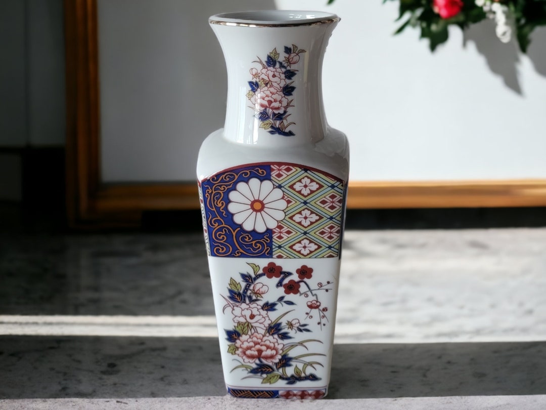 Vintage Imari Ware Vase Floral Design Gold Trim Flower Vase Vintage
