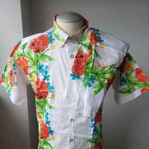 Floral Cotton Short Set: Men&#39;s Vibrant Summer Outfit