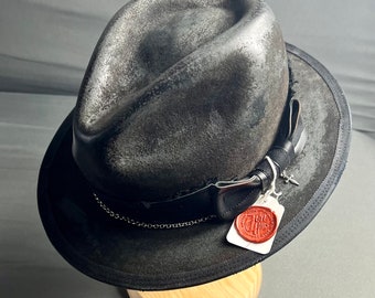 Zniszczony kapelusz vintage, rzadki, wykonany na zamówienie kapelusz typu fedora.