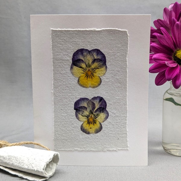 Real Pressed Flower Note Cards With Handmade Paper - Random Design Greeting Cards with Envelopes - Recycled Paper - Pack of 4