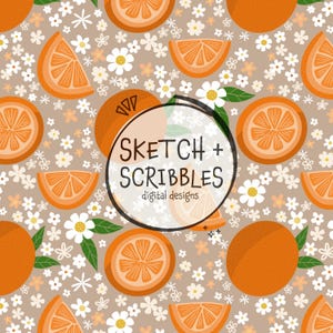 Könnte beinhalten: Digitales Design mit einem sich wiederholenden Muster aus Orangen, Orangenscheiben, weißen Gänseblümchen und grünen Blättern auf beigem Hintergrund. Das Design enthält den Text "SKETCH + SCRIBBLES digital designs" in einem kreisförmigen Rahmen.