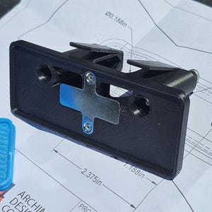 Image of of Trigger 4+ Switch Controller Custom Bracket, fit for 2018 to 2022 Colorado or Canyon with Trigger magnetic plate installed.