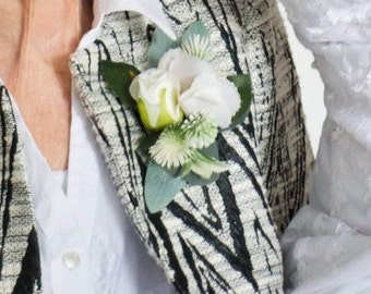 Magnetic wedding corsage .