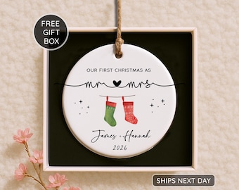First Christmas Married Ornament 2026 - Gepersonaliseerd ornament voor meneer en mevrouw - Newlywed Keepsake