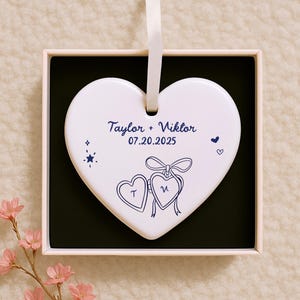 Ornament nieuw stel – gepersonaliseerd cadeau eerste kerst samen