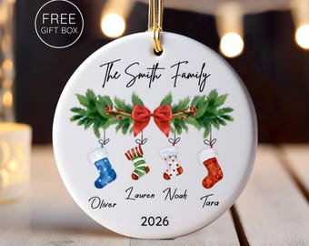 Décoration personnalisée pour famille de 4 personnes, décoration personnalisée pour bas de Noël avec noms et année, nouveau cadeau de Noël de famille 2026, souvenir en céramique