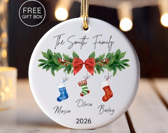 Décoration de famille personnalisée de 3 personnes, Décoration de famille personnalisée avec noms, Nouveau cadeau de Noël pour la famille 2026, Décoration de famille en céramique, Noël