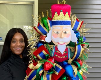 Nutcracker Christmas Wreath: Traditional Red & Green Holiday Decor