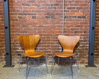 Pair of 1970s Danish Teak Series 7 Chairs by Arne Jacobsen for Fritz Hansen
