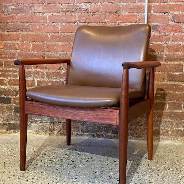 Finn Juhl Diplomat Chair in mahogany and leather